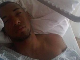 
	FOTO: Pe patul de spital, Boateng de la City ii roaga pe fani sa ii tina de urat! Vezi ce mesaj a postat pe Facebook!
