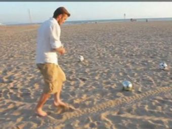 VIDEO Beckham il imita pe Ronaldinho! Vezi cum trimite INCREDIBIL mingea intr-un cos de gunoi!