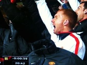 
	FOTO / Englezii au mai inventat o nebunie! Spectatorul fara CAP, pe Old Trafford!
