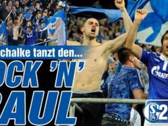 
	VIDEO INCREDIBIL: Raul a petrecut cu fanii lui Schalke iar jucatorii au multumit spectatorilor in genunchi!
