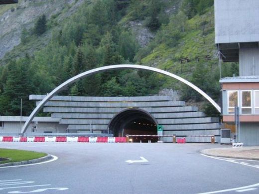 FOTO: Cele mai lungi tunele din lume! Vezi 10 locuri unde NU ai vrea sa ti se strice masina:_2