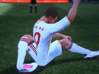 
	VIDEO MONUMENTAL! O noua eroare de necrezut in FIFA 11: Jucatorul care s-a dezmembrat dupa ce a ratat un penalty!
