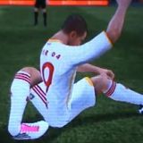 VIDEO MONUMENTAL! O noua eroare de necrezut in FIFA 11: Jucatorul care s-a dezmembrat dupa ce a ratat un penalty!