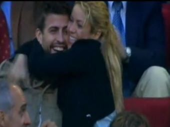 
	FOTO: Absent de pe teren la meciul Barcei, Pique a fost consolat in tribuna de Shakira!
