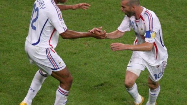 
	Zidane si Henry sunt URATI in Hexagon! Franta vrea sa interzica jucatorii de culoare la nationala! Cum explica FFF:
