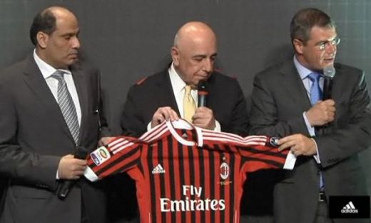 Acestea sunt noile tricouri cu care Milan va juca in sezonul 2011-2012! FOTO & VIDEO_1