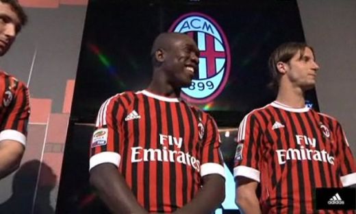 Acestea sunt noile tricouri cu care Milan va juca in sezonul 2011-2012! FOTO & VIDEO_7