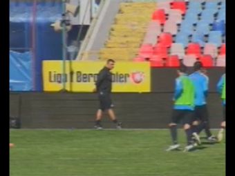 
	VIDEO! Olaroiu si-a inceput treaba la Steaua! I-a supravegheat de pe margine pe jucatori! Vezi imagini:
