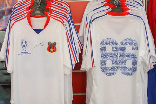 Steaua pregateste pentru fani 86 de tricouri-replica de la finala de la Sevilla semnate de Duckadam!_5