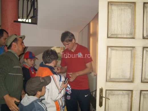 FOTO Fanii sunt innebuniti dupa Steaua! Motivul pentru care Becali ar trebui sa mute Steaua in Provincie:_5