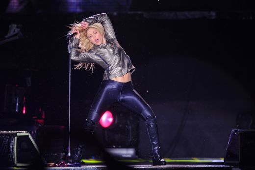 FOTO! Cea mai SEXY fana a Barcelonei a facut SHOW la Bucuresti! Super imagini de la concertul Shakira_2