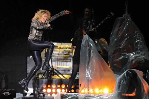 FOTO! Cea mai SEXY fana a Barcelonei a facut SHOW la Bucuresti! Super imagini de la concertul Shakira_11