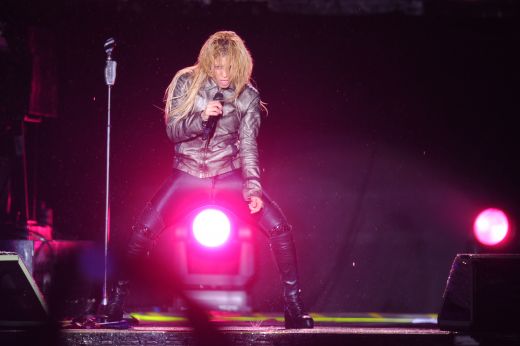 FOTO! Cea mai SEXY fana a Barcelonei a facut SHOW la Bucuresti! Super imagini de la concertul Shakira_3