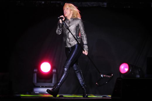 FOTO! Cea mai SEXY fana a Barcelonei a facut SHOW la Bucuresti! Super imagini de la concertul Shakira_5