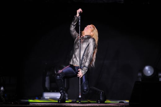 FOTO! Cea mai SEXY fana a Barcelonei a facut SHOW la Bucuresti! Super imagini de la concertul Shakira_7