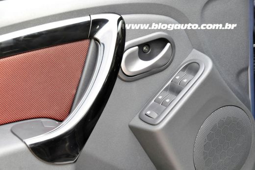 SUPER GALERIE FOTO! Primele imagini oficiale cu Dacia Sandero si Stepway 2012_17