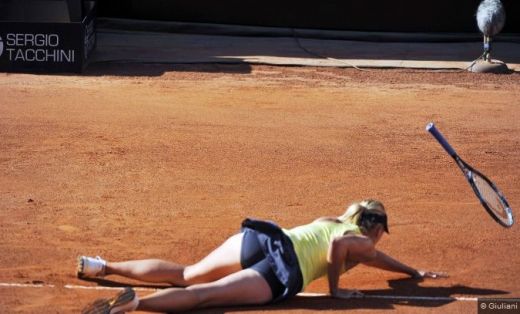 FOTO: Sharapova a plonjat pentru finala! IMAGINI HOT care au facut deliciul semifinalelor de la Roma:_1