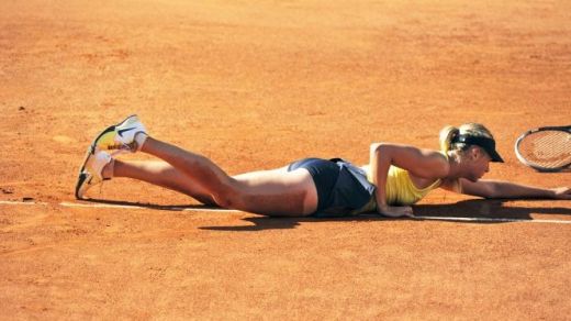 FOTO: Sharapova a plonjat pentru finala! IMAGINI HOT care au facut deliciul semifinalelor de la Roma:_5