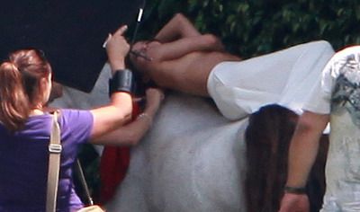 Foto / Ce a pierdut Tony Parker: Eva Longoria, in sanii goi pe un cal alb!_4