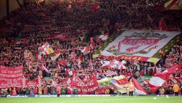 
	Clasamentul in care Liverpool este peste Man United! Razboiul fanilor in Premier League, castigat clar de peluza The Kop!
