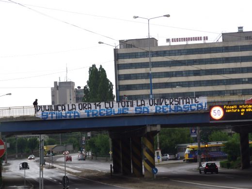 Fanii Craiovei vor ELIBERAREA Universitatii! Au impanzit orasul cu mesaje pentru a chema lumea la PROTEST! Vezi comunicatul:_1