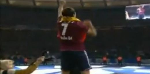 VIDEO SUPER FAZA! Raul a fost lider de galerie la Schalke dupa ce a luat Cupa Germaniei! Ce facea Deac in acel moment :)_1