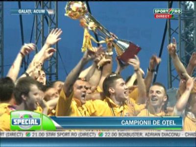 100 de ani de fotbal pentru un titlu! Otelul a ridicat trofeul de campioana in 2011 intr-un show cu mii de fani! VEZI VIDEO_5