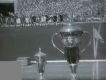 
	VIDEO! Asta e prima finala Steaua - Dinamo din istorie! Omul care i-a inventat pe Lucescu si Dinu a umilit-o pe Steaua in fata a 70.000 de fani!
