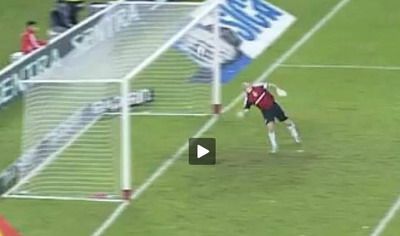 
	GOLUL LUNII: Vezi un gol de la 40 de metri dupa o GAFA mare a unui portar dorit de GIGI&nbsp;la STEAUA! VIDEO
