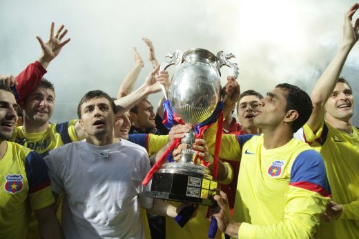 SUPER IMAGINI! Intalnirea dintre milenii! Steaua a primit prima CUPA din acest mileniu de la Ienei! Vezi imagini de la festivitate!_14