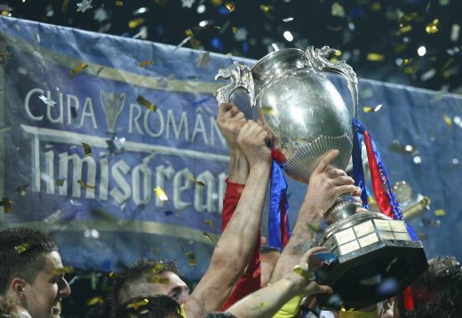 SUPER IMAGINI! Intalnirea dintre milenii! Steaua a primit prima CUPA din acest mileniu de la Ienei! Vezi imagini de la festivitate!_19