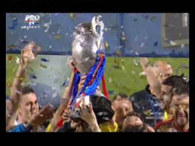 SUPER IMAGINI! Intalnirea dintre milenii! Steaua a primit prima CUPA din acest mileniu de la Ienei! Vezi imagini de la festivitate!_3