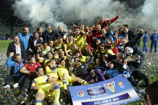 SUPER IMAGINI! Intalnirea dintre milenii! Steaua a primit prima CUPA din acest mileniu de la Ienei! Vezi imagini de la festivitate!_9