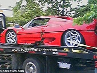 
	FABULOS! Un agent FBI a distrus un Ferrari de 800.000 de euro confiscat pentru o investigatie! SUPER-FOTO
