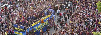 FOTO & VIDEO Fiesta Barcelonei pas cu pas! Artificii, sampanie si cuvintele lacrimogene ale lui Abidal:_4