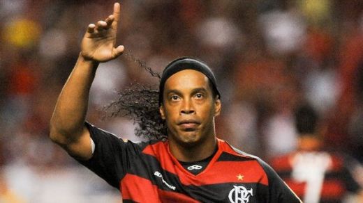 
	VIDEO! Ronaldinho a marcat in cel mai NEBUN meci al anului in Brazilia: THRILLER cu 6 goluri si o reusita in ultima secunda!
