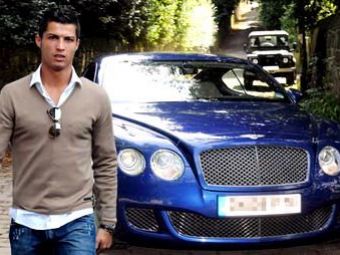 
	Rio Ferdinand o are cea mai mare, Cristiano Ronaldo cea mai scumpa! Ce masini au 10 dintre cei mai tari fotbalisti de pe planeta:

