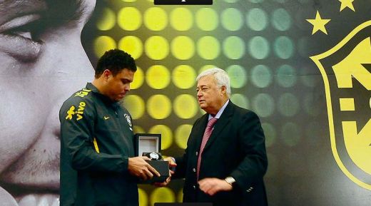SUPERFOTO Ronaldo TREBUIE sa dea gol cu Romania: "Nu conteaza cum, sa fie si penalty!" Ce cadou PERSONALIZAT a primit la retragere_3