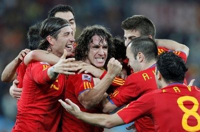 
	Razboi intre spanioli! Pentru ce trofeu se lupta Raul, Casillas, Puyol si Xavi:
