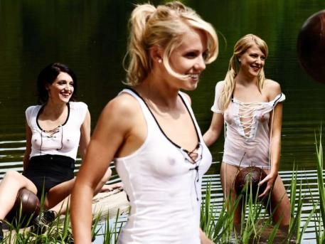 FOTO! Asta e nationala de HOTbal de fete a Germaniei! Toata echipa s-a dezbracat in Playboy!_1