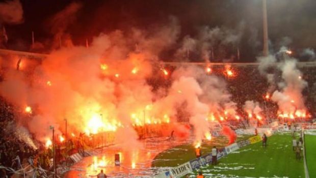 
	VIDEO Asta il asteapta pe Boloni la Salonic: stadion IN FLACARI la fiecare meci! Cum l-au convins cei mai tari fani din Europa sa nu vina la Steaua:
