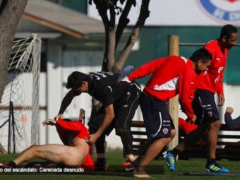 
	POZA ZILEI! Un jucator de la Chile se antreneaza dezbracat: &quot;S-a intamplat de mii de ori!&quot;
