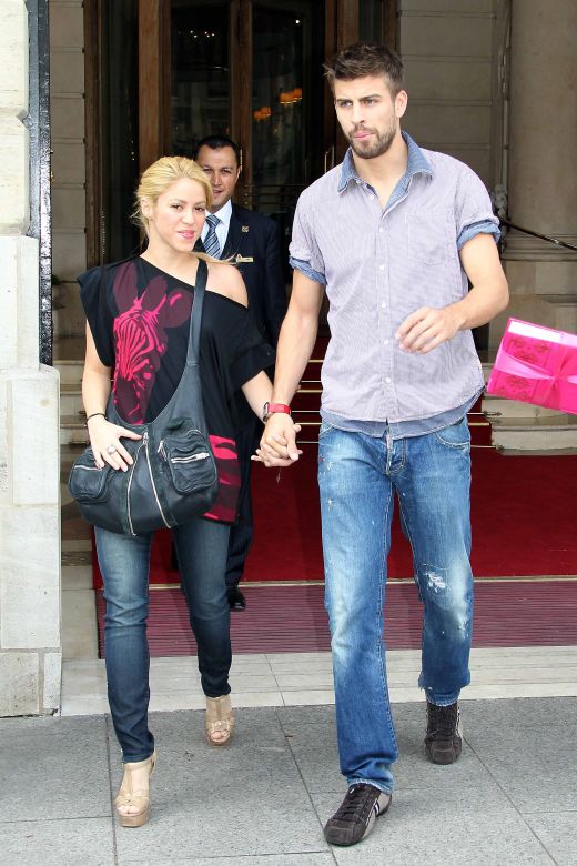 Inca o dovada de IUBIRE: Pique a venit la Paris sa o vada pe Shakira! FOTO_1