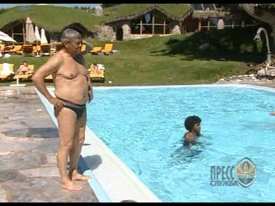 Lucescu face reclama la slipii de acum 40 de ani :) A facut SHOW la piscina alaturi de brazilienii de zeci de milioane:_9