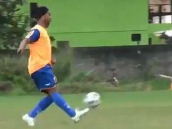 Ronaldinho a mai dat o bijuterie de GOL! VIDEO
