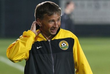 
	Jucatorii nu-l mai suporta pe Petrescu! Capitanul lui Kuban e cu moralul la pamant: &quot;Dan e foarte dificil, e foarte greu sa lucram cu el&quot;
