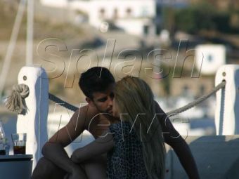 
	FOTO HOT: Scene de dragoste cu Shakira si Pique in vacanta din Grecia!

