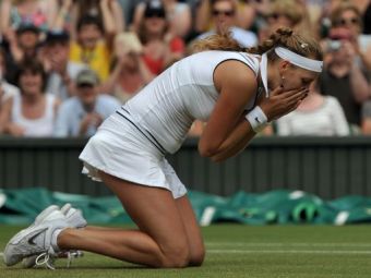 
	FABULOS! Ea e noua SENZATIE din tenis! Povestea campioanei de 21 de ani care a ingropat-o pe Sharapova in finala Wimbledon 2011!
