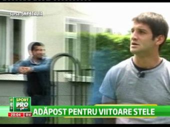 
	VIDEO EMOTIONANT! Chivu le arata italienilor copiii strazii din Romania! Vezi ce mesaj transmite in Italia!
