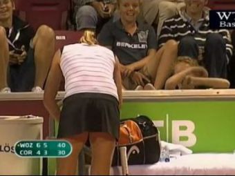 
	Moment UNIC in tenis! Wozniacki a ramas MASCA: adversara sa a oprit partida ca sa raspunda la telefon :))
